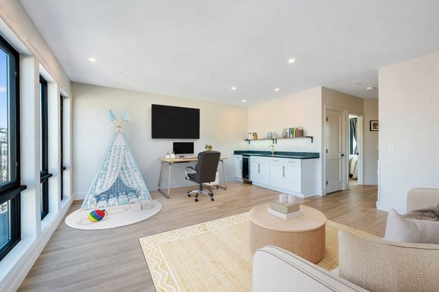 127 Bolton St, Boston, MA 02127