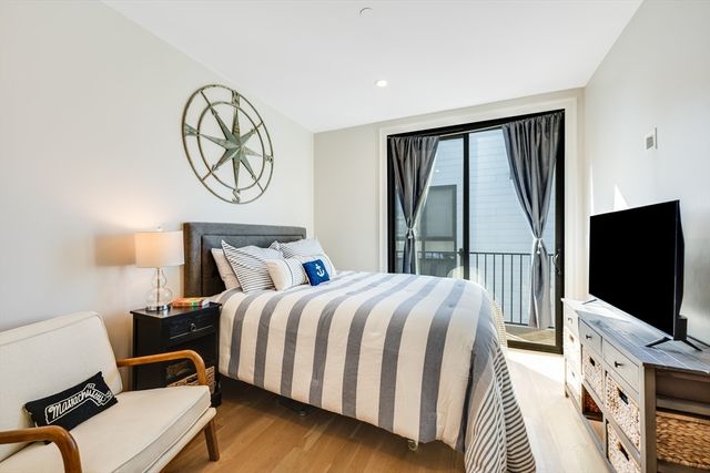 127 Bolton St, Boston, MA 02127