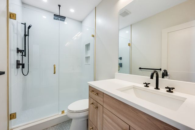 127 Bolton St, Boston, MA 02127