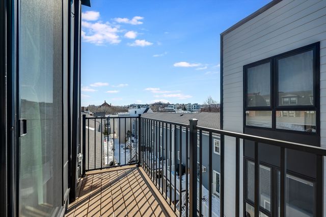 127 Bolton St, Boston, MA 02127