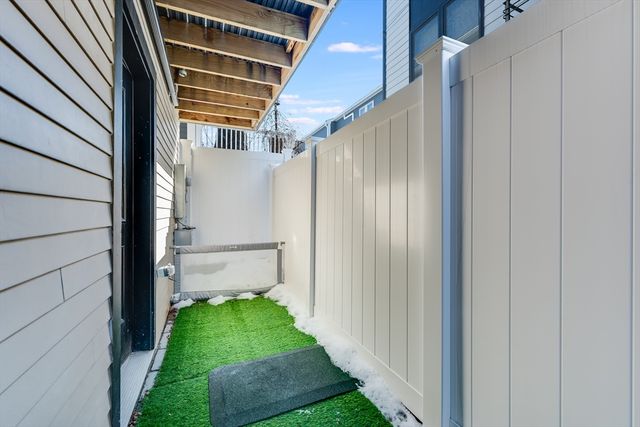 127 Bolton St, Boston, MA 02127