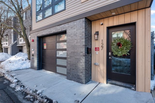 127 Bolton St, Boston, MA 02127