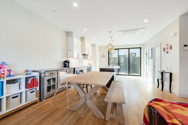 127 Bolton St, Boston, MA 02127