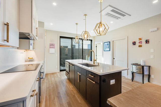 127 Bolton St, Boston, MA 02127