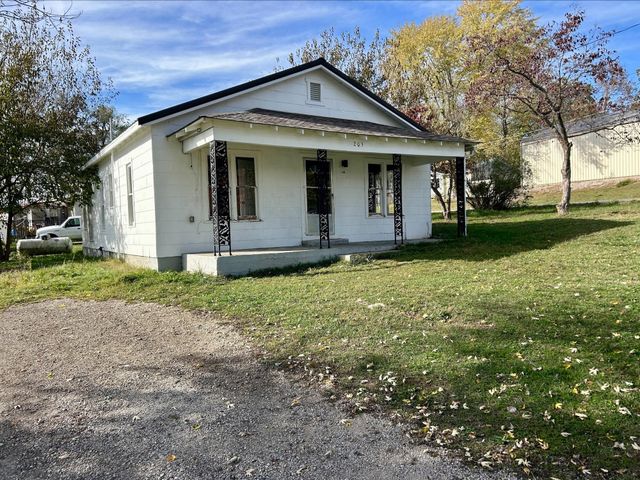 205 N Fleetwood Street, Ava, MO 65608