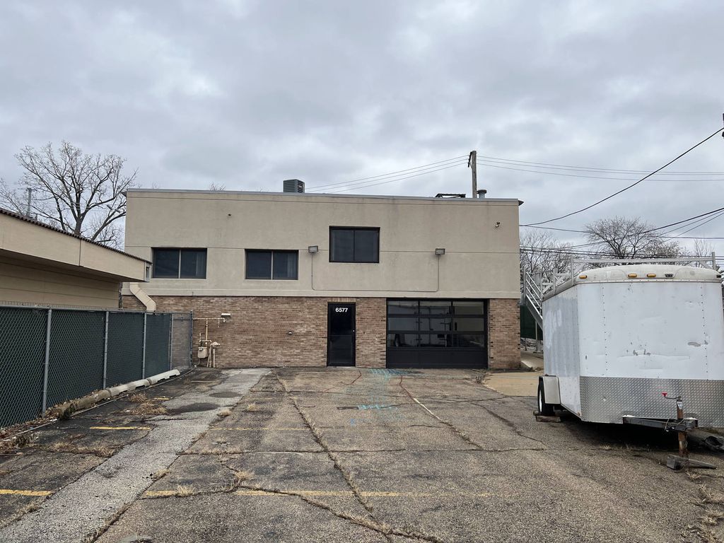 6577 N Avondale Avenue, Chicago, IL 60631