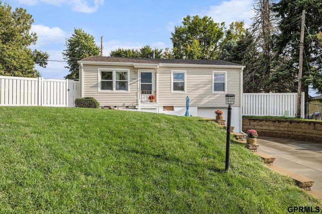 7322 Ira Court, La Vista, NE 68128