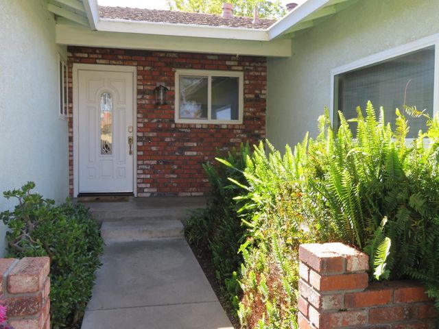 2016 Sweetwater Dr, Modesto, CA 95355
