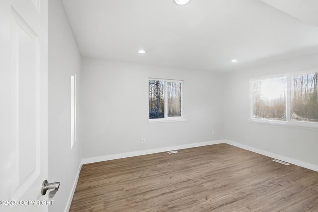 6005 N Little Rock Circle, Wasilla, AK 99654