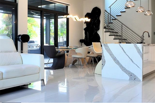 8002 NW 43rd St, Doral, FL 33166