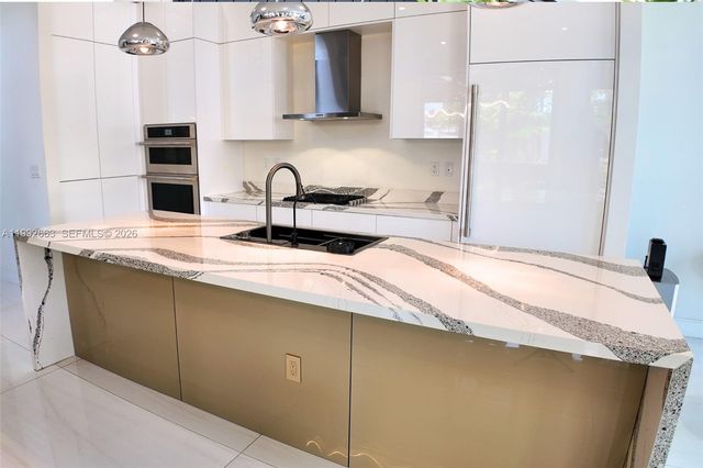 8002 NW 43rd St, Doral, FL 33166