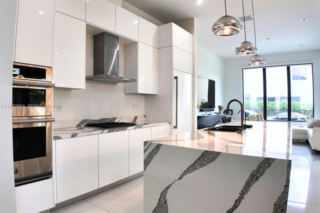 8002 NW 43rd St, Doral, FL 33166