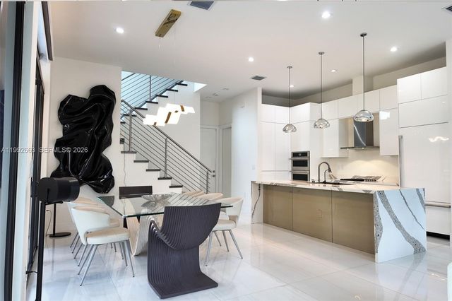 8002 NW 43rd St, Doral, FL 33166