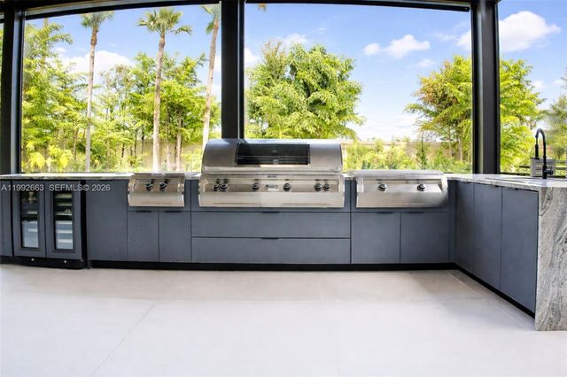 8002 NW 43rd St, Doral, FL 33166