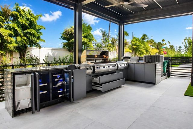 8002 NW 43rd St, Doral, FL 33166