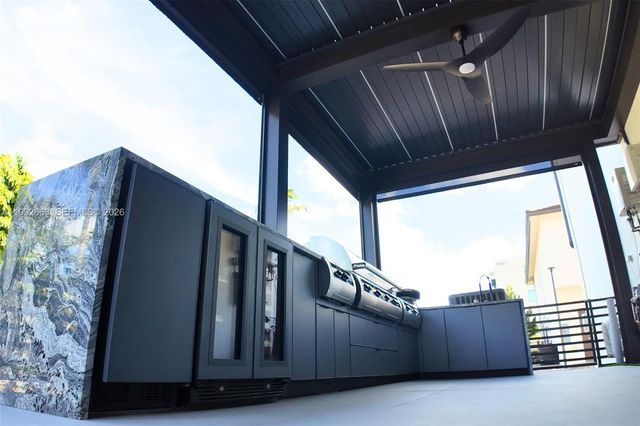 8002 NW 43rd St, Doral, FL 33166