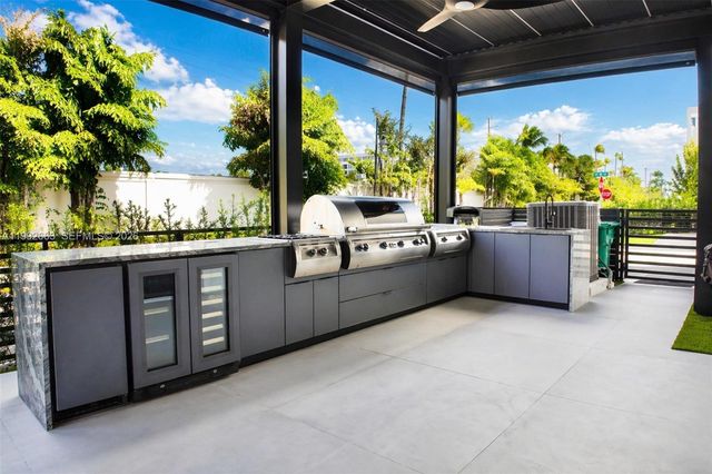 8002 NW 43rd St, Doral, FL 33166