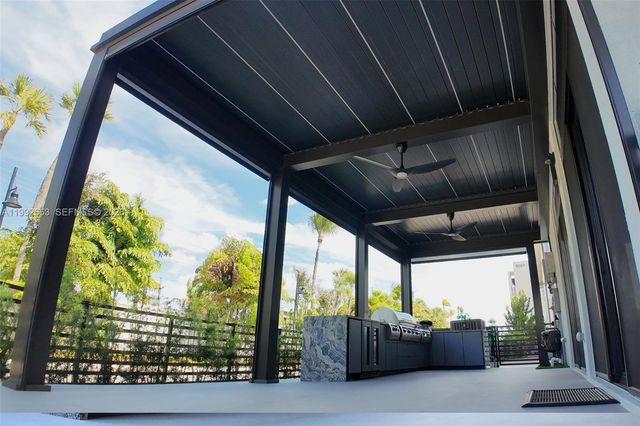 8002 NW 43rd St, Doral, FL 33166