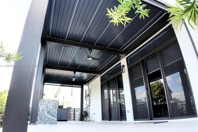 8002 NW 43rd St, Doral, FL 33166