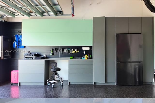 8002 NW 43rd St, Doral, FL 33166