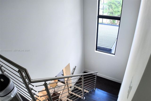 8002 NW 43rd St, Doral, FL 33166