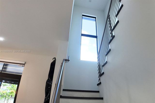 8002 NW 43rd St, Doral, FL 33166