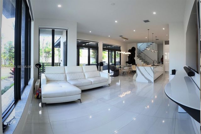 8002 NW 43rd St, Doral, FL 33166