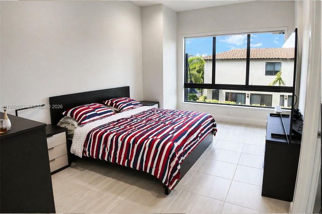 8002 NW 43rd St, Doral, FL 33166