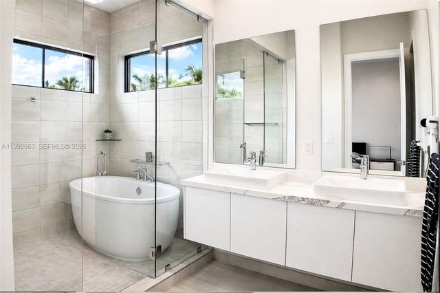 8002 NW 43rd St, Doral, FL 33166