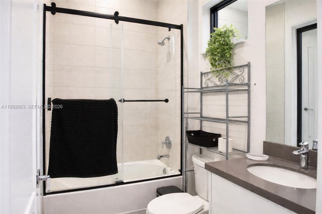 8002 NW 43rd St, Doral, FL 33166