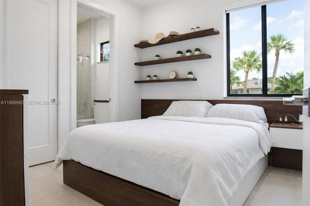 8002 NW 43rd St, Doral, FL 33166