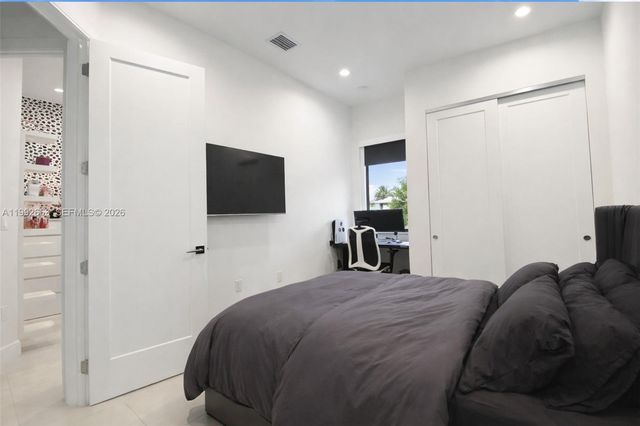 8002 NW 43rd St, Doral, FL 33166