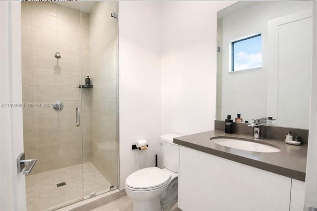 8002 NW 43rd St, Doral, FL 33166