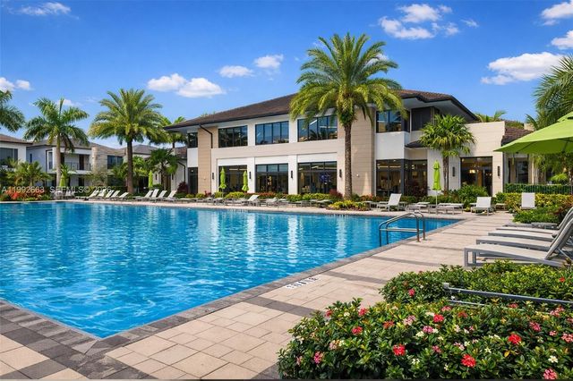 8002 NW 43rd St, Doral, FL 33166