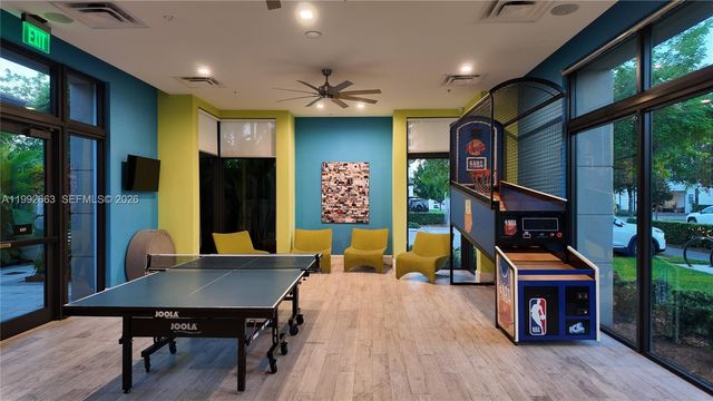 8002 NW 43rd St, Doral, FL 33166