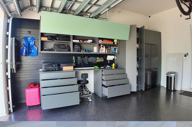 8002 NW 43rd St, Doral, FL 33166