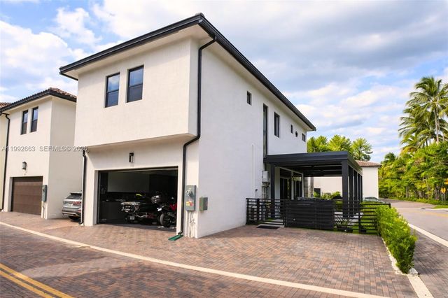 8002 NW 43rd St, Doral, FL 33166