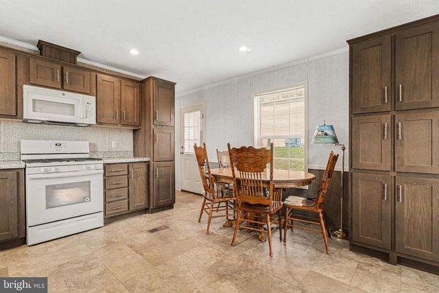 64 LAKEVIEW DR, Elizabethtown, PA 17022