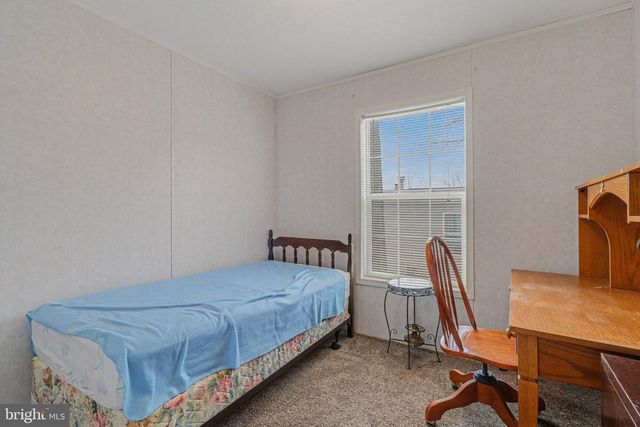 64 LAKEVIEW DR, Elizabethtown, PA 17022