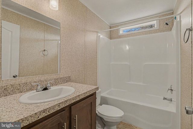 64 LAKEVIEW DR, Elizabethtown, PA 17022
