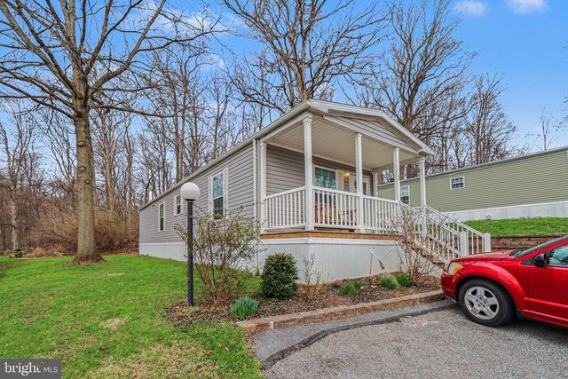 64 LAKEVIEW DR, Elizabethtown, PA 17022