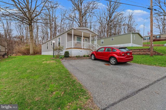 64 LAKEVIEW DR, Elizabethtown, PA 17022