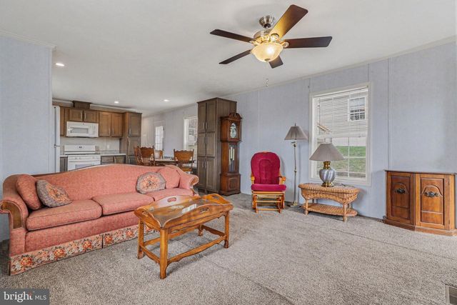 64 LAKEVIEW DR, Elizabethtown, PA 17022