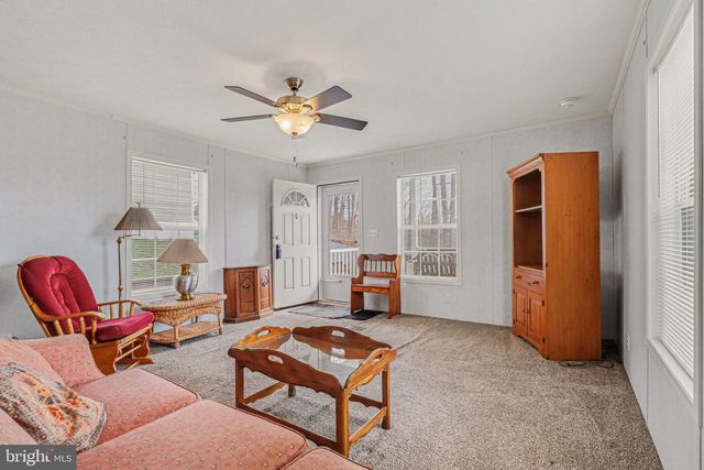 64 LAKEVIEW DR, Elizabethtown, PA 17022