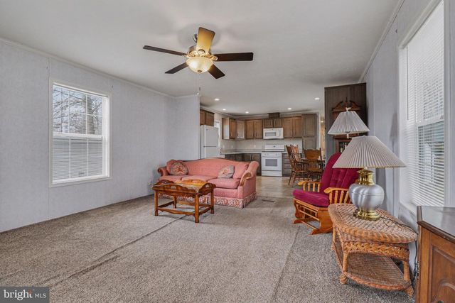 64 LAKEVIEW DR, Elizabethtown, PA 17022