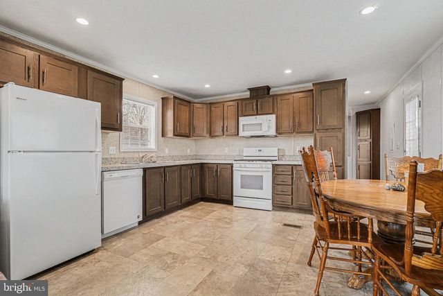 64 LAKEVIEW DR, Elizabethtown, PA 17022