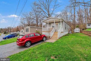 64 LAKEVIEW DR, Elizabethtown, PA 17022