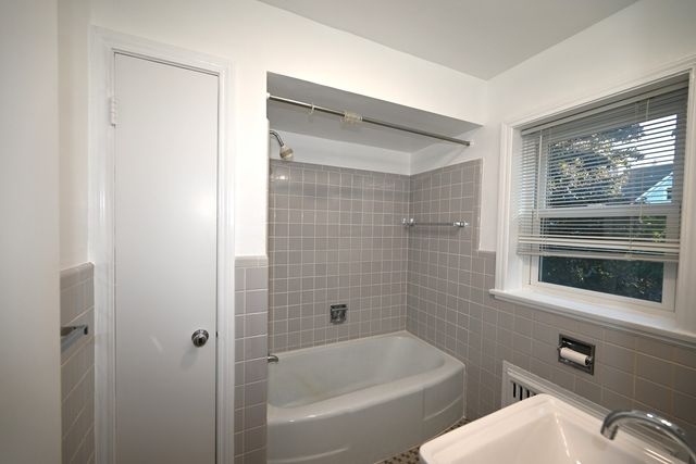 1402 HINMAN Avenue 2E, Evanston, IL 60201