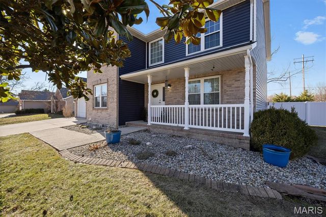 313 Old Homestead Drive, Troy, IL 62294