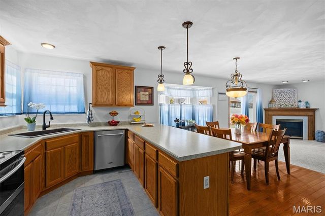 313 Old Homestead Drive, Troy, IL 62294